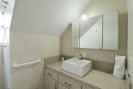 Casa à venda com 350m², 3 quartos e 3 vagas Casa à venda com 350m², 3 quartos e 3 vagasBanheiro Social 2