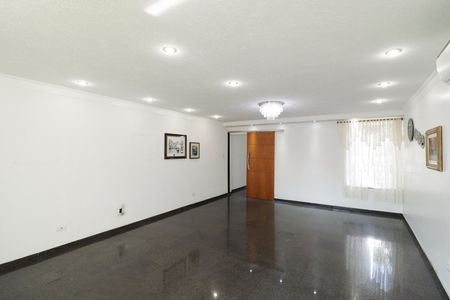 Casa à venda com 350m², 3 quartos e 3 vagas Casa à venda com 350m², 3 quartos e 3 vagasSala