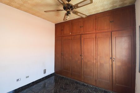 Casa à venda com 350m², 3 quartos e 3 vagas Casa à venda com 350m², 3 quartos e 3 vagasSuíte