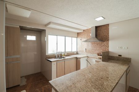 Casa à venda com 350m², 3 quartos e 3 vagas Casa à venda com 350m², 3 quartos e 3 vagasCozinha