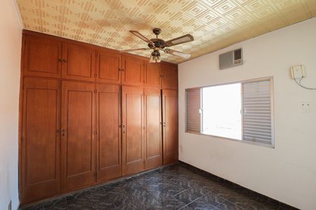 Casa à venda com 350m², 3 quartos e 3 vagas Casa à venda com 350m², 3 quartos e 3 vagasSuíte