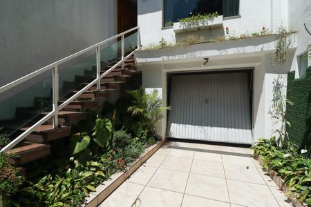 Casa à venda com 350m², 3 quartos e 3 vagas Casa à venda com 350m², 3 quartos e 3 vagasGaragem