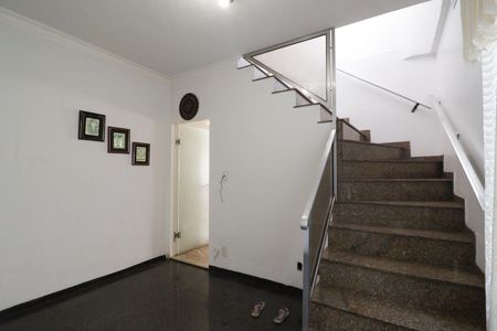 Casa à venda com 350m², 3 quartos e 3 vagas Casa à venda com 350m², 3 quartos e 3 vagasSala