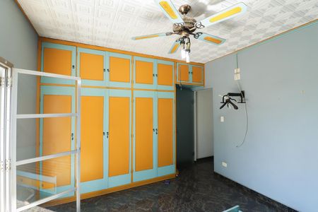 Casa à venda com 350m², 3 quartos e 3 vagas Casa à venda com 350m², 3 quartos e 3 vagasQuarto 2