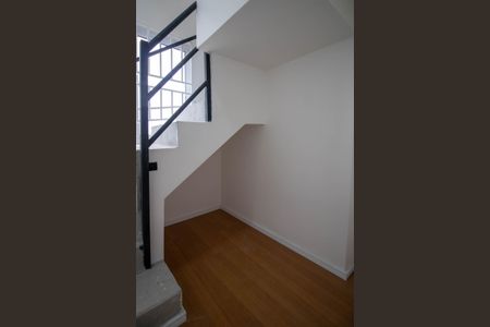 Apartamento à venda com 62m², 1 quarto e sem vaga Apartamento à venda com 62m², 1 quarto e sem vagaEscada