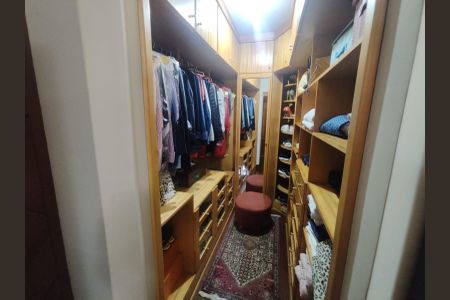 Apartamento à venda com 183m², 3 quartos e 3 vagas Apartamento à venda com 183m², 3 quartos e 3 vagasCloset