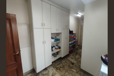 Apartamento à venda com 183m², 3 quartos e 3 vagas Apartamento à venda com 183m², 3 quartos e 3 vagasÁrea de serviço