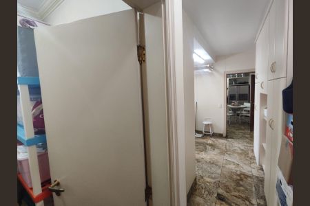 Apartamento à venda com 183m², 3 quartos e 3 vagas Apartamento à venda com 183m², 3 quartos e 3 vagasCorredor