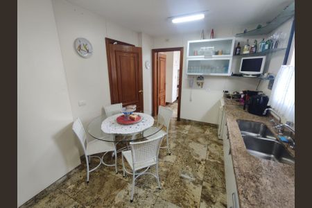 Apartamento à venda com 183m², 3 quartos e 3 vagas Apartamento à venda com 183m², 3 quartos e 3 vagasCozinha