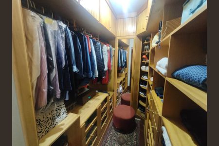 Apartamento à venda com 183m², 3 quartos e 3 vagas Apartamento à venda com 183m², 3 quartos e 3 vagasCloset