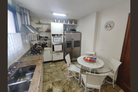 Apartamento à venda com 183m², 3 quartos e 3 vagas Apartamento à venda com 183m², 3 quartos e 3 vagasCozinha