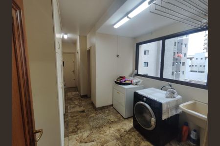 Apartamento à venda com 183m², 3 quartos e 3 vagas Apartamento à venda com 183m², 3 quartos e 3 vagasÁrea de serviço
