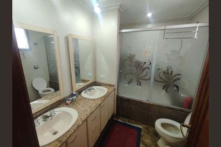 Apartamento à venda com 183m², 3 quartos e 3 vagas Apartamento à venda com 183m², 3 quartos e 3 vagasBanheiro