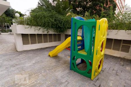 Apartamento à venda com 190m², 3 quartos e 2 vagas Apartamento à venda com 190m², 3 quartos e 2 vagasPlayground