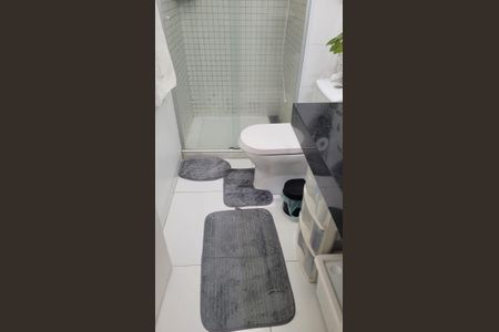 Banheiro de apartamento à venda com 2 quartos, 56m² em Vila Sirena, Guarulhos