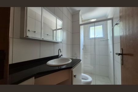 Apartamento à venda com 63m², 2 quartos e 2 vagasBanheiro da suíte 