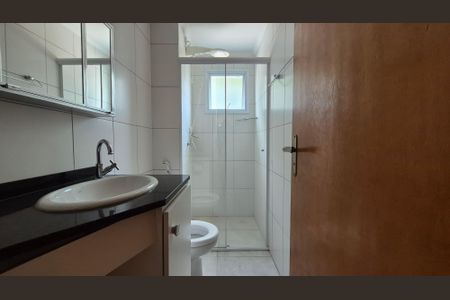 Apartamento à venda com 63m², 2 quartos e 2 vagasBanheiro da suíte 