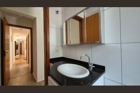 Apartamento à venda com 63m², 2 quartos e 2 vagasBanheiro da suíte 