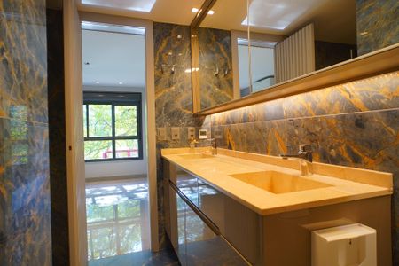 Apartamento à venda com 144m², 3 quartos e 2 vagasBanheiro da Suíte 2