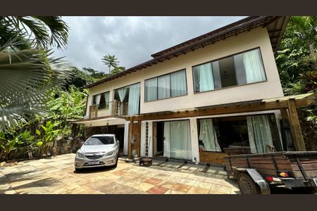 Casa à venda com 120m², 3 quartos e 4 vagasFachada