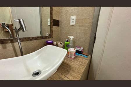 Casa à venda com 120m², 3 quartos e 4 vagasBanheiro quarto 2