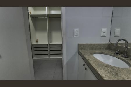 Apartamento à venda com 97m², 3 quartos e 2 vagasBanheiro da Suíte