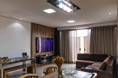 Apartamento à venda com 3 quartos, 184m² em Padre Eustáquio, Belo Horizonte