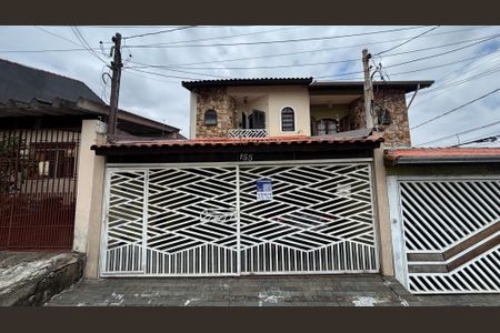 Casa à venda com 188m², 3 quartos e 2 vagasFachada