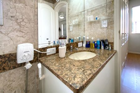 Apartamento à venda com 150m², 4 quartos e 2 vagasBanheiro da Suíte 1