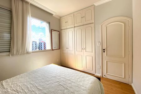 Apartamento à venda com 150m², 4 quartos e 2 vagasQuarto 2