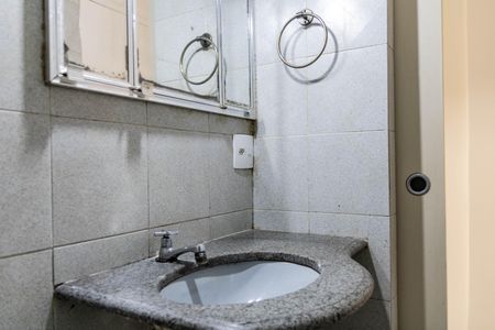 Banheiro de kitnet/studio para alugar com 1 quarto, 25m² em Centro, Belo Horizonte