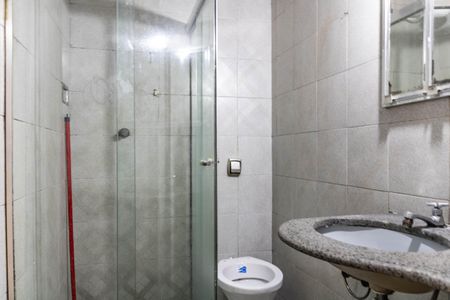 Banheiro de kitnet/studio para alugar com 1 quarto, 25m² em Centro, Belo Horizonte