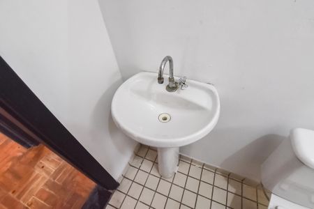 Casa para alugar com 72m², 2 quartos e sem vaga Casa para alugar com 72m², 2 quartos e sem vagaBanheiro