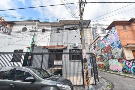 Casa para alugar com 72m², 2 quartos e sem vaga Casa para alugar com 72m², 2 quartos e sem vagaFachada