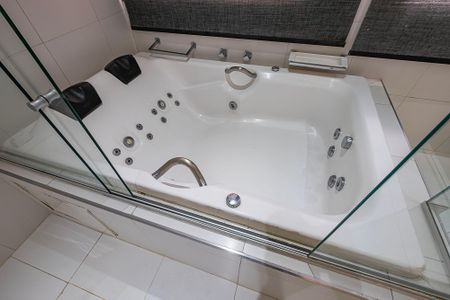 Apartamento para alugar com 380m², 4 quartos e 2 vagasSuíte 1 - Banheiro