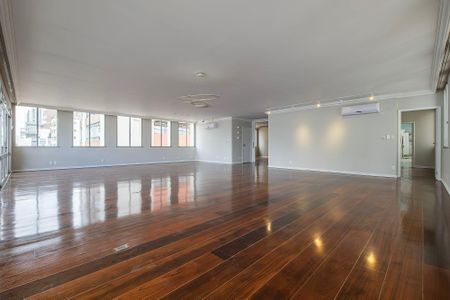 Apartamento para alugar com 380m², 4 quartos e 2 vagasSala 1