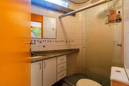 Casa à venda com 380m², 8 quartos e 2 vagasCasa 1 - Banheiro