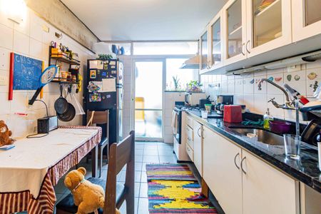 Casa à venda com 380m², 8 quartos e 2 vagasCasa 1 - Cozinha