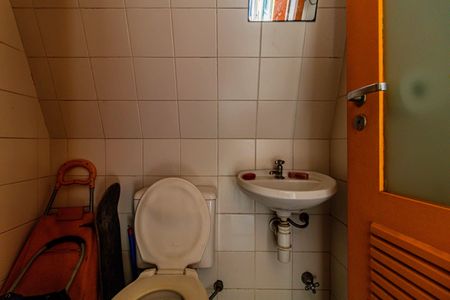 Casa à venda com 380m², 8 quartos e 2 vagasCasa 1 - Banheiro de Serviço