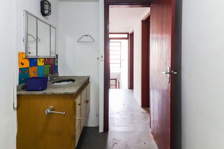 Casa à venda com 380m², 8 quartos e 2 vagasCasa 2 - Banheiro