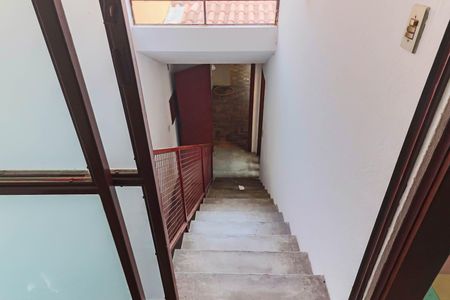 Casa à venda com 380m², 8 quartos e 2 vagasCasa 2 - Escadas