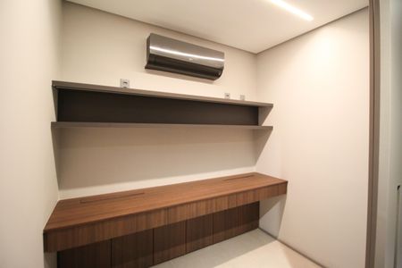 Apartamento à venda com 182m², 3 quartos e 1 vaga Apartamento à venda com 182m², 3 quartos e 1 vagaEscritório