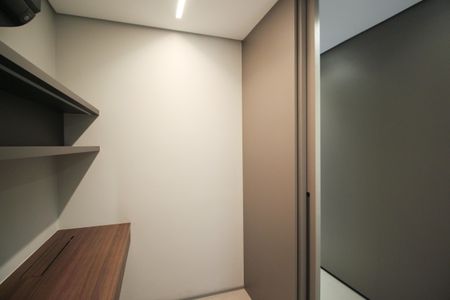 Apartamento à venda com 182m², 3 quartos e 1 vaga Apartamento à venda com 182m², 3 quartos e 1 vagaEscritório