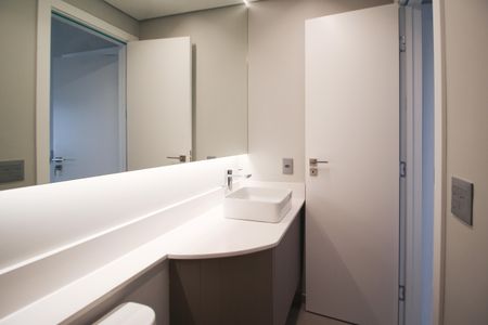 Apartamento à venda com 182m², 3 quartos e 1 vaga Apartamento à venda com 182m², 3 quartos e 1 vagaBanheiro da Suíte 2
