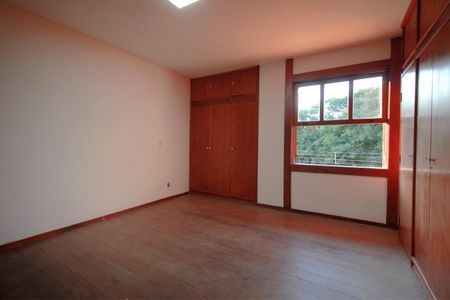 Casa para alugar com 700m², 5 quartos e 2 vagasQuarto 5