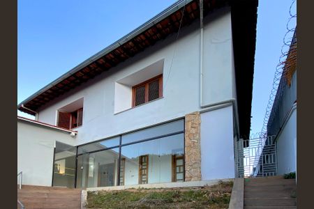 Casa para alugar com 700m², 5 quartos e 2 vagasFachada