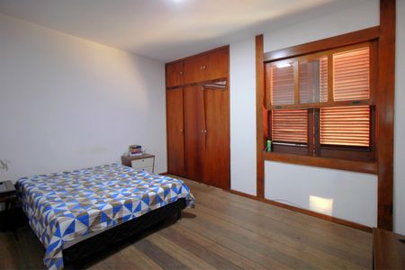 Casa para alugar com 700m², 5 quartos e 2 vagasQuarto 4