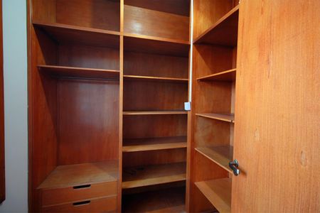 Casa para alugar com 700m², 5 quartos e 2 vagasCloset