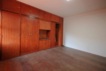 Casa para alugar com 700m², 5 quartos e 2 vagasQuarto 5