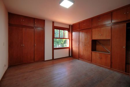 Casa para alugar com 700m², 5 quartos e 2 vagasQuarto 5